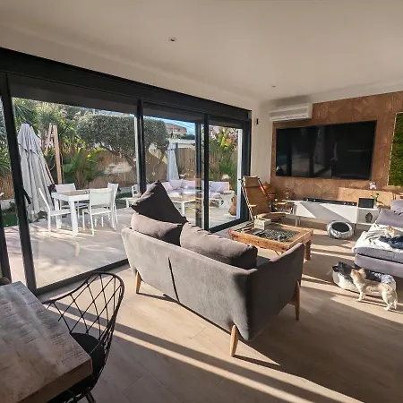 Le Dauphin فيلة *