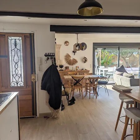 Le Dauphin فيلة *